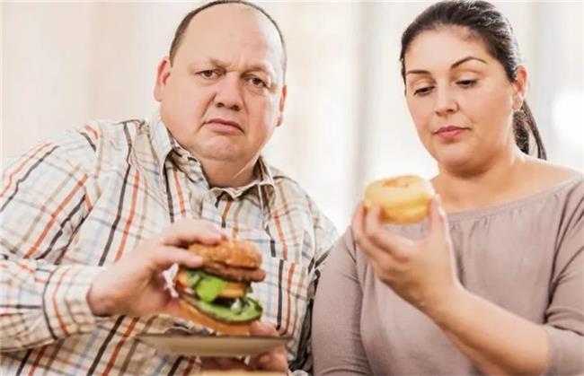 محققان استرالیایی: افراد متأهل بیشتر از مجردها وزن اضافه می‌کنند