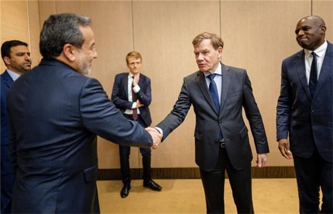 پنجره نیمه‌باز