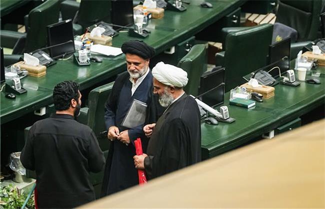 برای مردم مهم است که مجلس باز باشد یا تعطیل؟