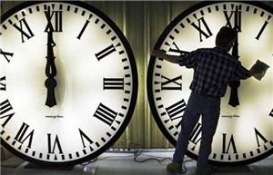 چرا ساعت را جلو عقب می‌کنیم؟